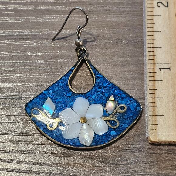 Vintage Alpaca Silver & Mother of Pearl Flower Dangle Earrings - Picture 4 of 6
